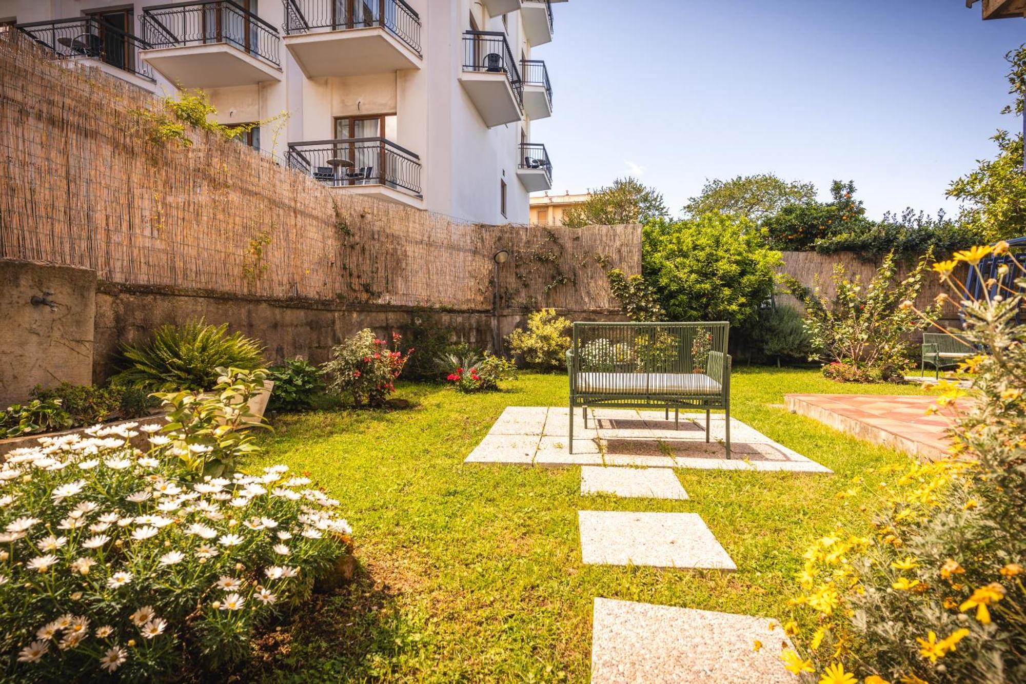 Sorrento Hidden Garden & Rooms ภายนอก รูปภาพ